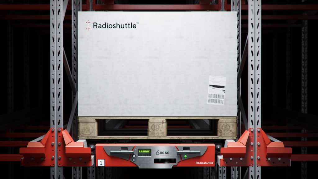 Shuttle with pallet in structure